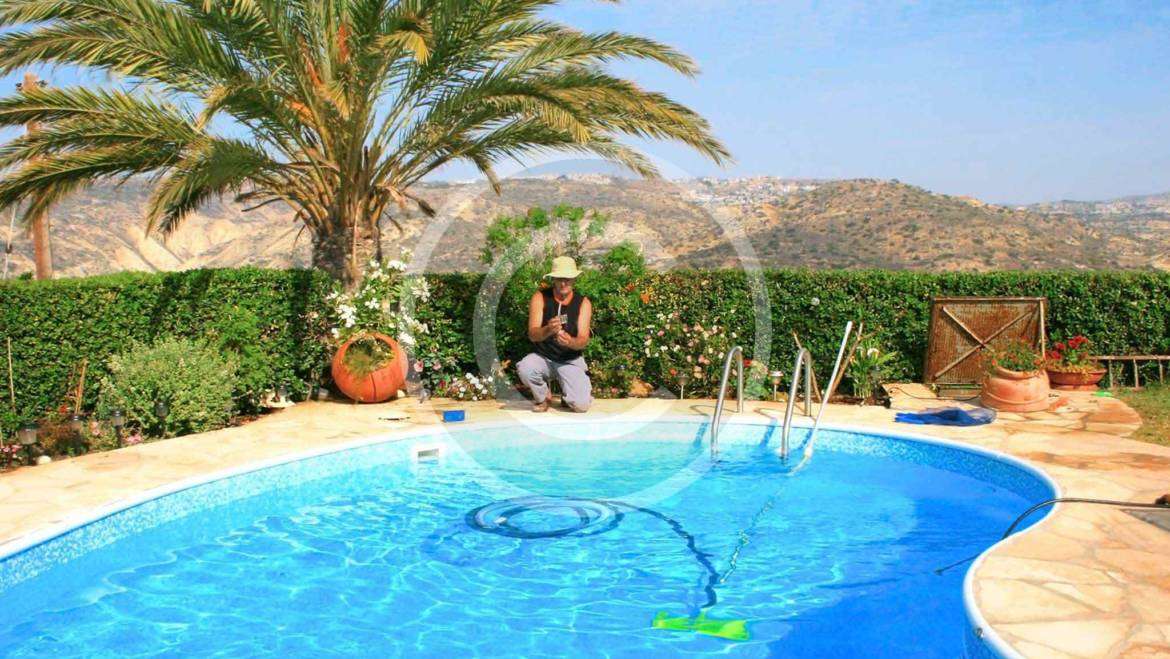 How to install a suction pool cleaner